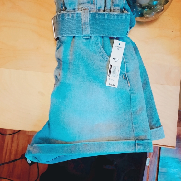 No Boundaries Shorts - Picture 3 of 3